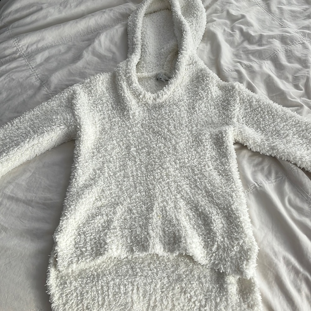 white long sleeve hooded shirt M girls